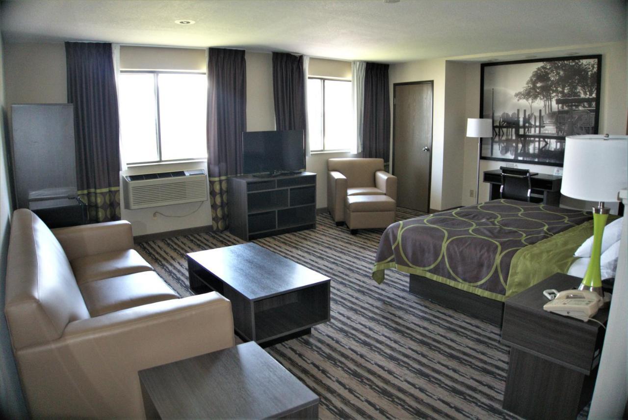 Super 8 By Wyndham Spirit Lake/Okoboji Εξωτερικό φωτογραφία