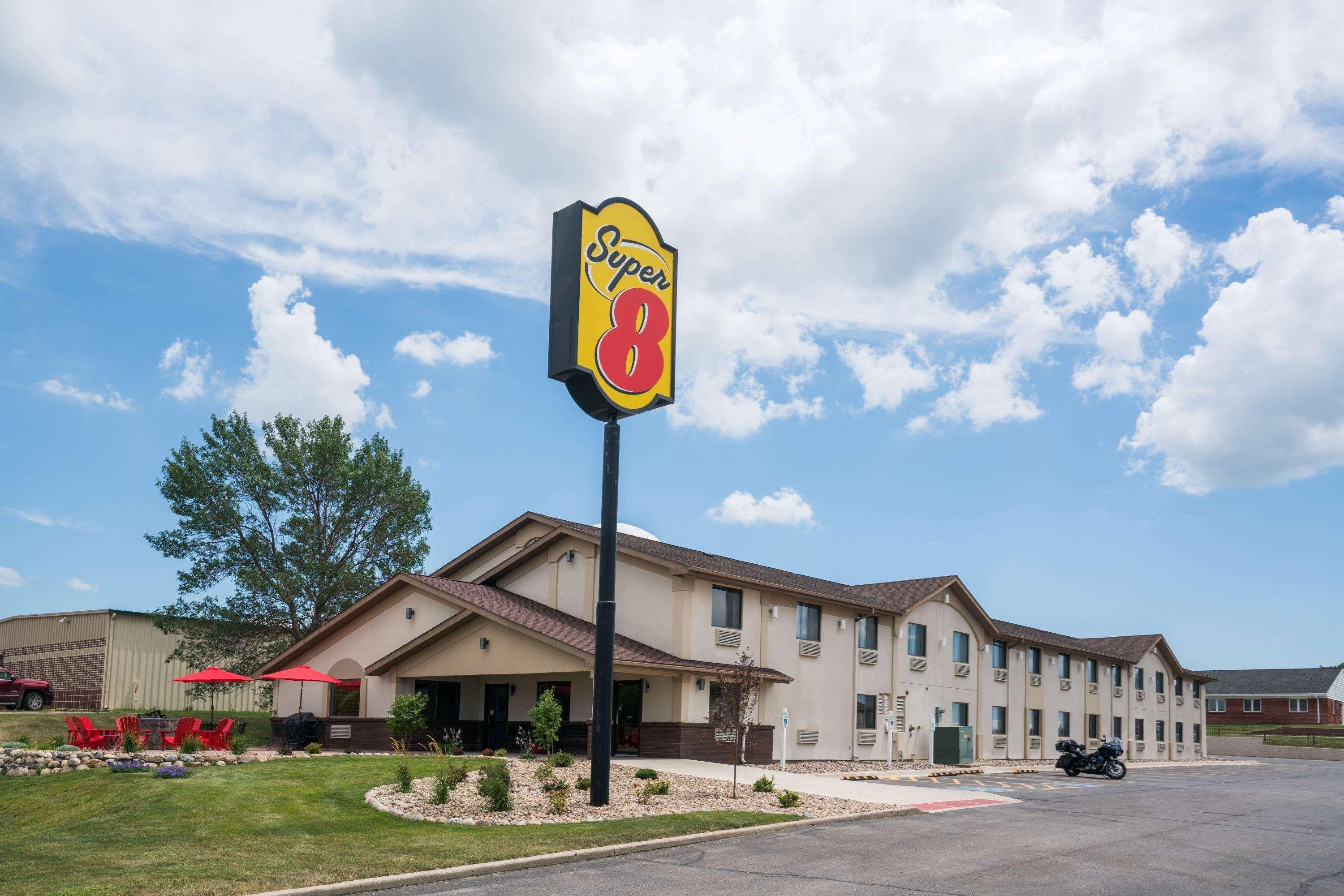 Super 8 By Wyndham Spirit Lake/Okoboji Εξωτερικό φωτογραφία